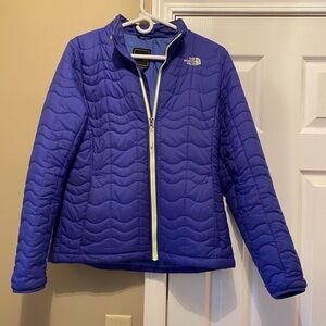 The North Face Jacket Women’s size large. Perfect condition.